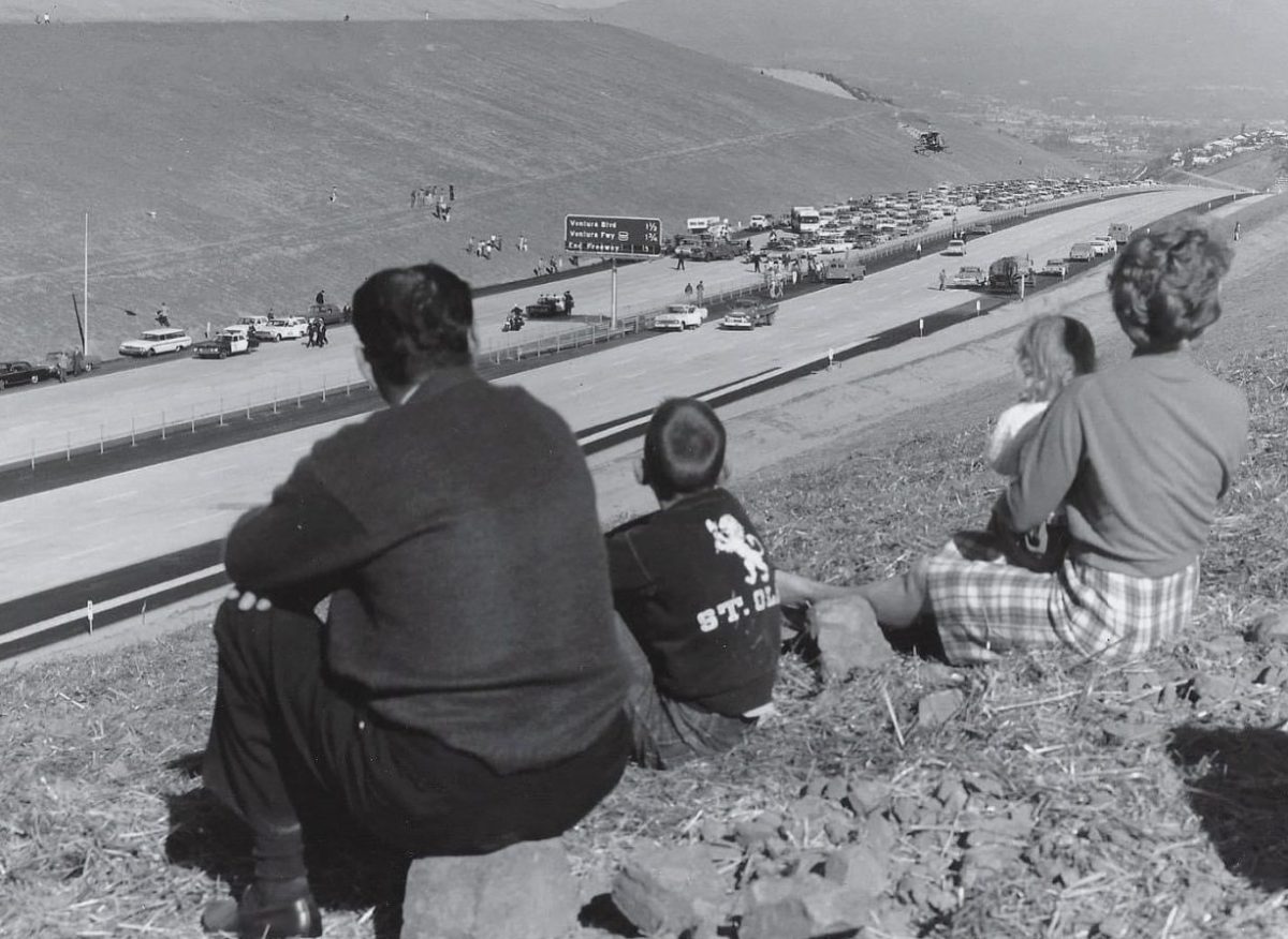 Construction crews excavating the Sepulveda Pass for the I-405 freeway, Los Angeles